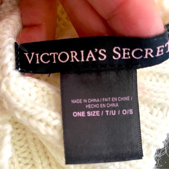 NWOT Victoria secret Winter hat and scarf matching set - Picture 4 of 4